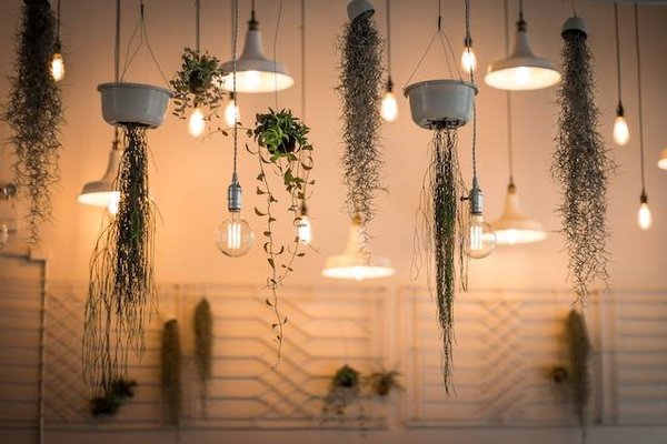 Comment comparer et évaluer la qualité et le prix des lampes déco selon les marques ?