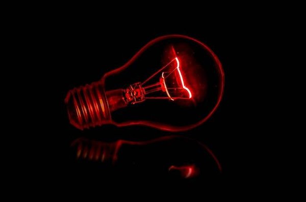 Comment détecter et signaler les anomalies ou les dysfonctionnements des lampes déco ?