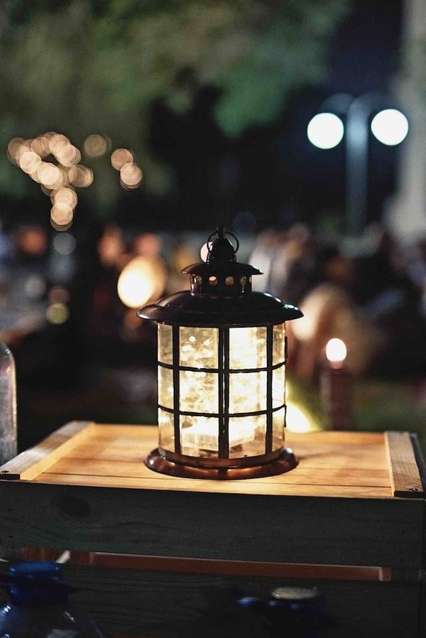 Comment entretenir et protéger des lampes déco d'extérieur ?